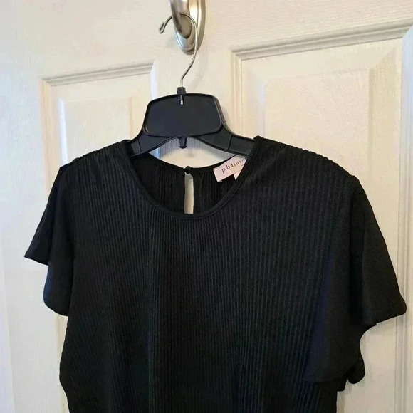 Philosophy Black Pleated Top Large Lightweight Short  Flutter Sleeve Blouse - Picture 14 of 15